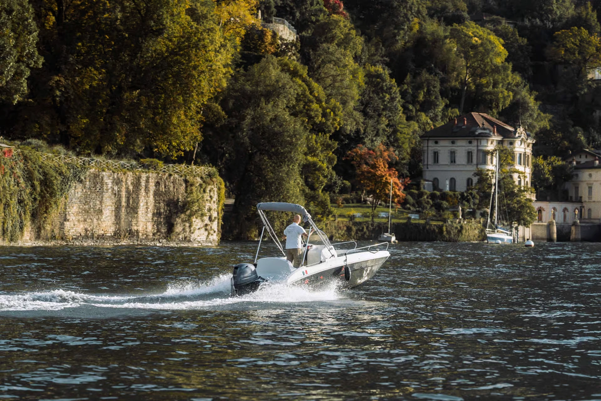 Remus – Self-Drive Boat Rental 2 Hours
